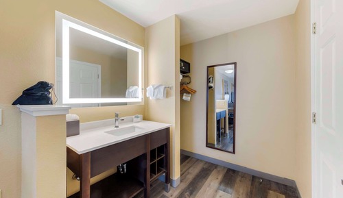 Standard Room, 1 King Bed, Non Smoking, Hot Tub