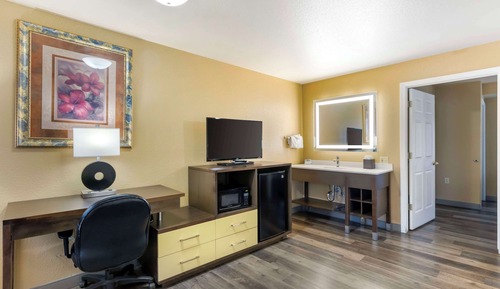Standard Room, Multiple Beds, Non Smoking, Refrigerator & Microwave (Oversized Room)