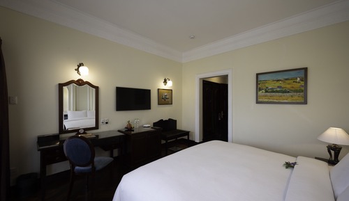 Century Deluxe City View Double (Breakfast included)