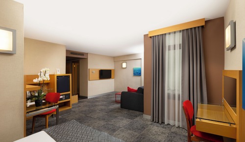 Deluxe Family Room