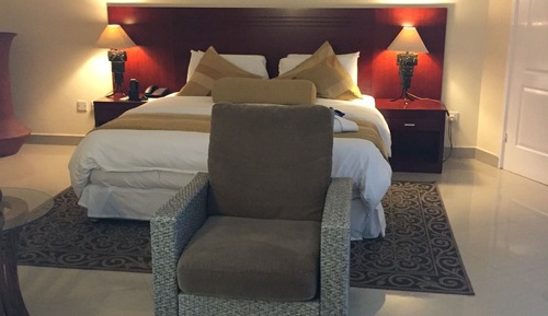 Junior Room, 1 Queen Bed