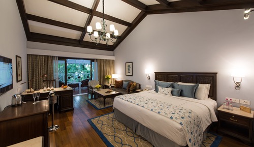 Luxury Suite, 1 King Bed, Garden View