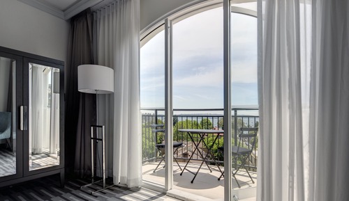 Classic Room, 2 Double Beds, Balcony (Bayside)