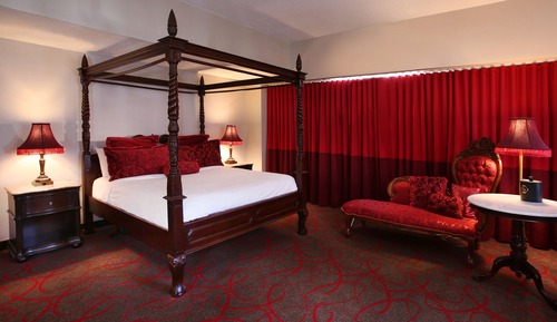 Honeymoon Suite