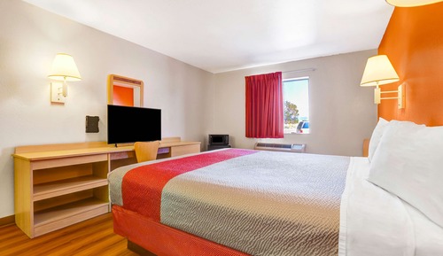 Deluxe Room, 1 King Bed, Accessible, Non Smoking