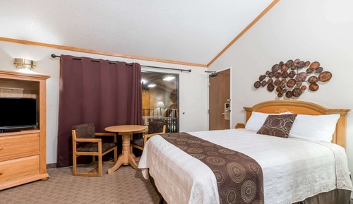 Room, 1 Queen Bed, Non Smoking (Upper Creek Side)