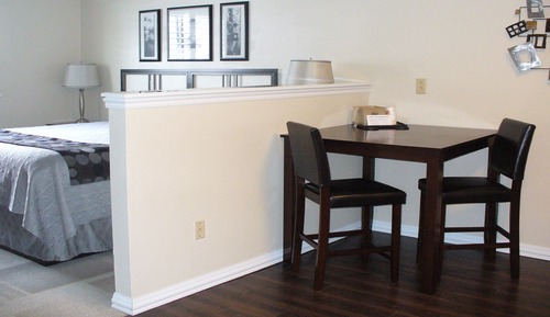 Deluxe Room, 1 King Bed, Non Smoking, Jetted Tub