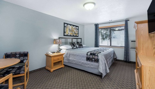 Room, 1 King Bed, Non Smoking (Upper Creek Side)