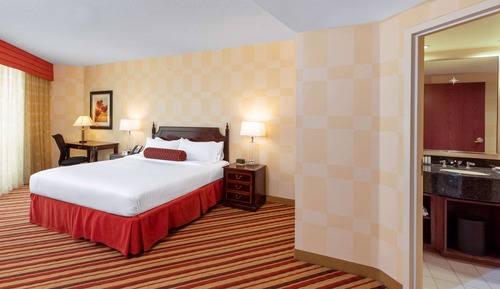 Deluxe Suite, 2 Queen Beds, Non Smoking (Mobility/Hearing, Tub w/Grab Bars)