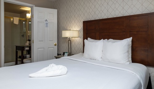 Suite, 1 Queen Bed with Sofa bed, Non Smoking