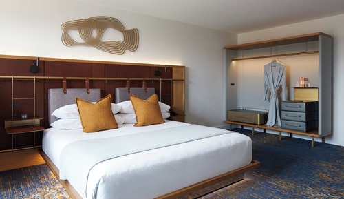 Suite, 1 King Bed, Balcony (Balcony)