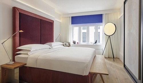 Suite (104)