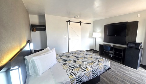 Standard Room, 1 Queen Bed, Accessible, Non Smoking