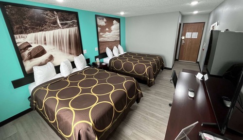 Standard Room, 2 Queen Beds (First Floor)