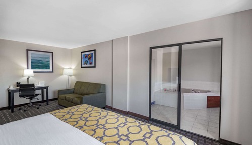 Deluxe Studio Suite, 1 King Bed, Non Smoking