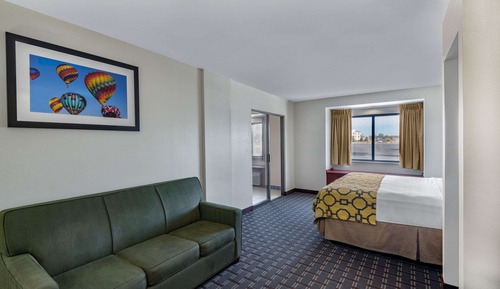 Studio Suite, 1 King Bed, Non Smoking