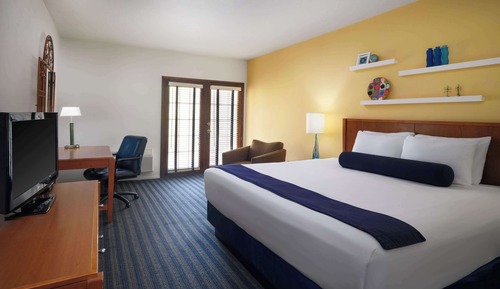 Deluxe Room, 1 King Bed, Non Smoking, Balcony