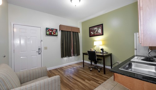 Standard Suite, 1 Queen Bed, Accessible, Non Smoking (Roll-In Shower)
