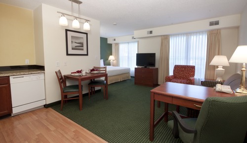 Studio, 1 King Bed (Mobility Accessible, Tub)