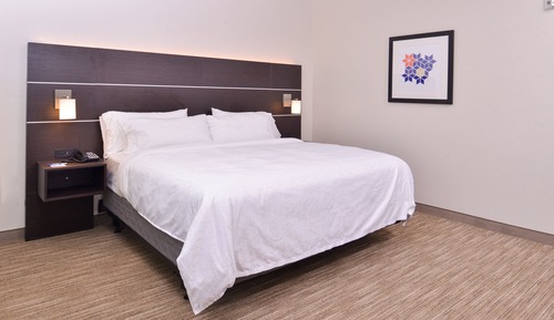 Suite, 1 King Bed, Accessible (Communication Accessible)