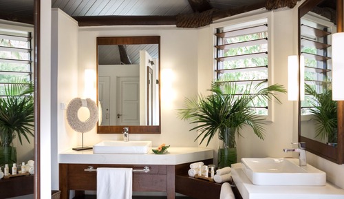 Deluxe Beachfront Bure - Adults Only
