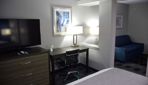 Executive Suite, 1 King Bed, Non Smoking, Refrigerator & Microwave