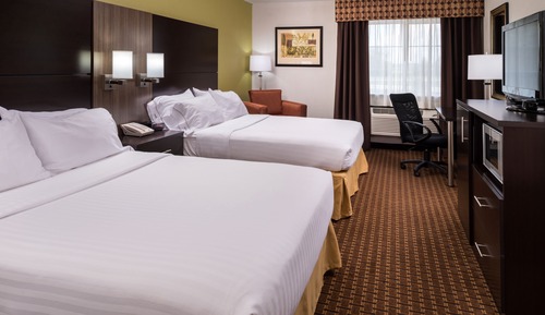 Standard Room, 2 Queen Beds, Roll-in Shower (Roll-In Shower)