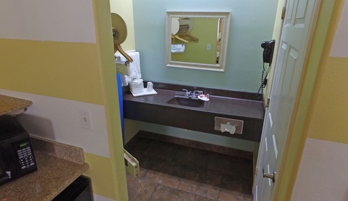 Efficiency, Room, Multiple Beds, Non Smoking