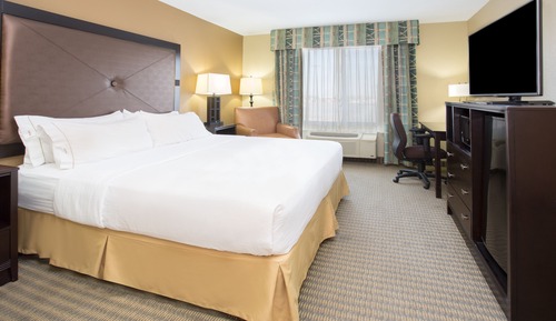 Suite, 1 King Bed, Mobility Accessible (Accessible Tub)
