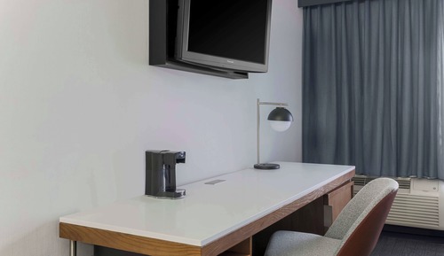 Room, 1 King Bed (Mobility Accessible, Tub)