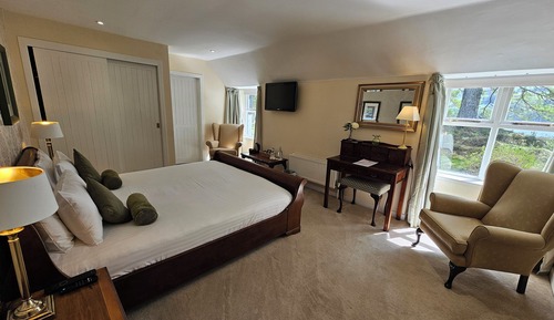 Cosy Loch Room