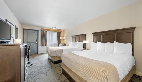 Standard Room, 2 Queen Beds, Non Smoking, Refrigerator & Microwave (1st Floor)