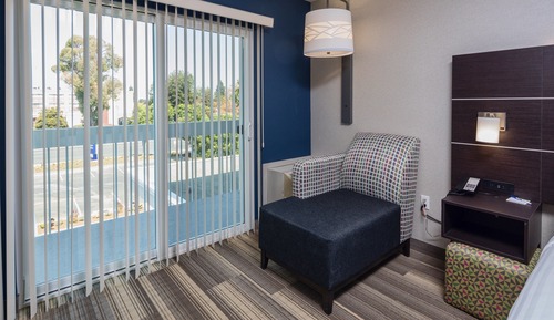 Standard Room, 1 King Bed, Balcony