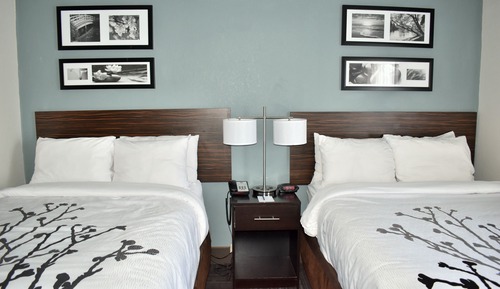 Suite, 2 Queen Beds, Kitchenette