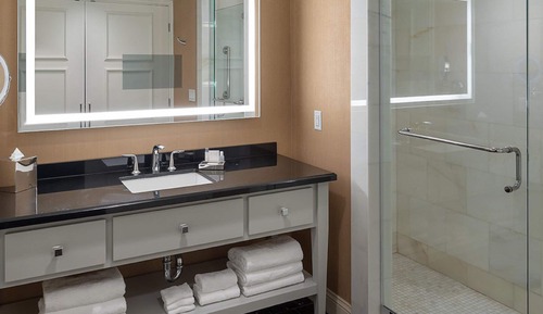 Deluxe Room, 2 Double Beds, Accessible (Roll-in Shower)