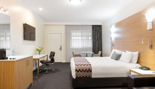 Privilege, Room, 1 King Bed, Jetted Tub