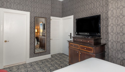 Room, 1 Queen Bed (Robert Johnson)