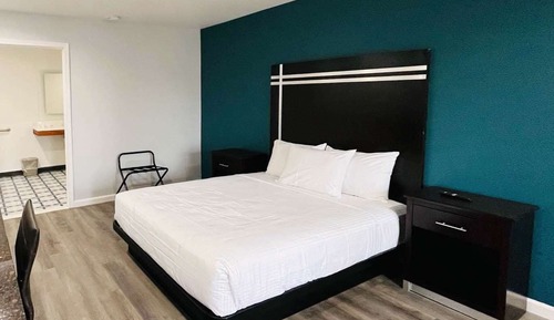Standard Room, 1 King Bed, Non Smoking, Refrigerator & Microwave