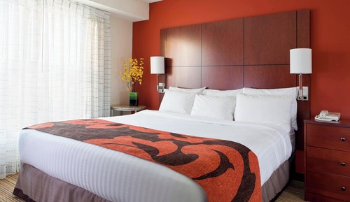 Suite, 2 Bedrooms, Fireplace (Mobility/Hearing Access, Roll-In Shwr)