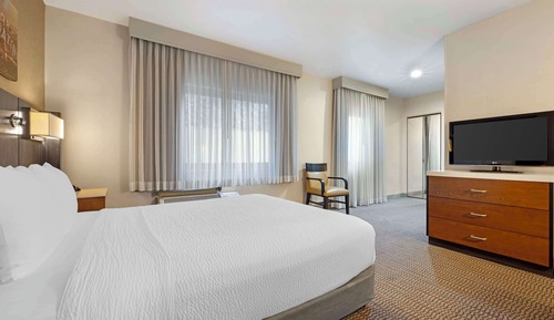 Standard Room, 1 Queen Bed, Accessible, Non Smoking
