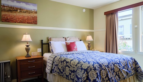 Queen Room with Kitchen and Courtyard View