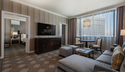 Julius Signature Level Suite King