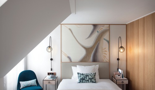 City Queen Room