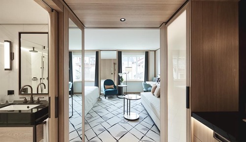 Panorama Corner Room