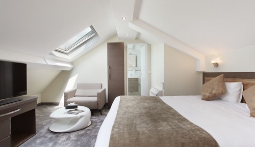 Junior Suite, 1 Queen Bed, Non Smoking (with Single Sofabed)