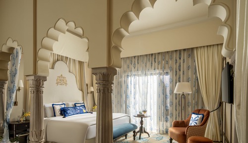 Palace Room, Room