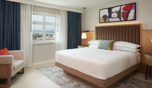 Deluxe Room, 1 King Bed, Bay View