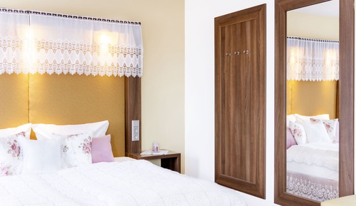 Double Room (modern)