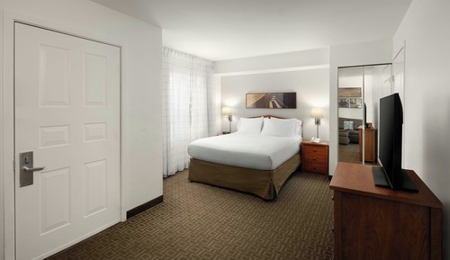 Suite, 1 Queen Bed with Sofa bed (Mobility Accessible, Roll-in Shower)