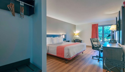 Deluxe Room, 1 King Bed, Non Smoking